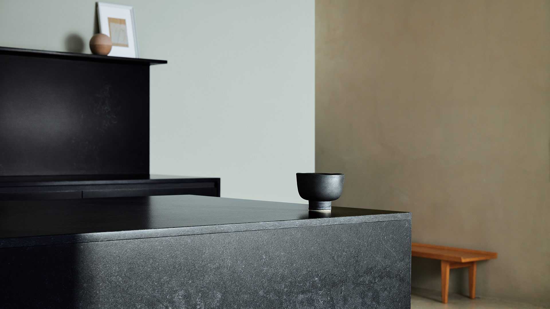 5810 Black Tempal Quartz Countertop