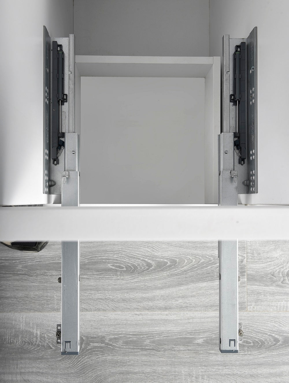 Rossi 42" Slim Shaker Bathroom Vanity With Quartz Countertop (MDF)-White